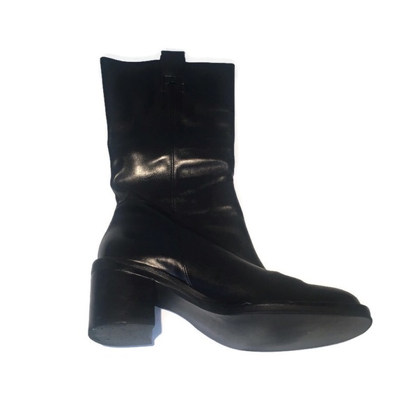 NWOT Banana Republic black leather boot, slip on 8 - Picture 4 of 15